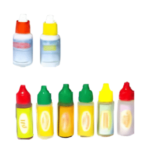 Renkli kapaklı 2’li ve 5’li havuz suyu test solüsyonları, damlalıklı şişelerde yedek sıvılar